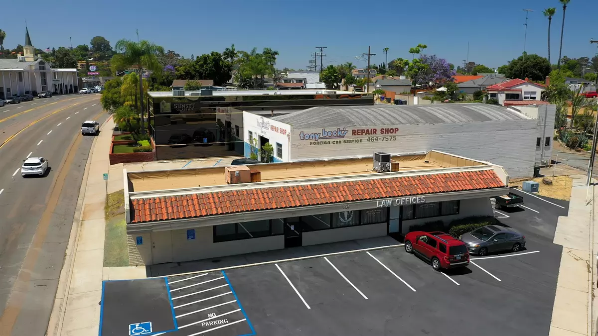 La Mesa, CA 91942,8844 La Mesa Boulevard