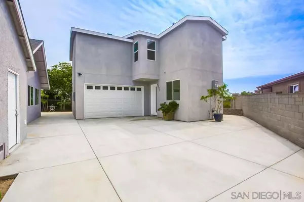 San Diego, CA 92117,4221 Mt Casas Ct