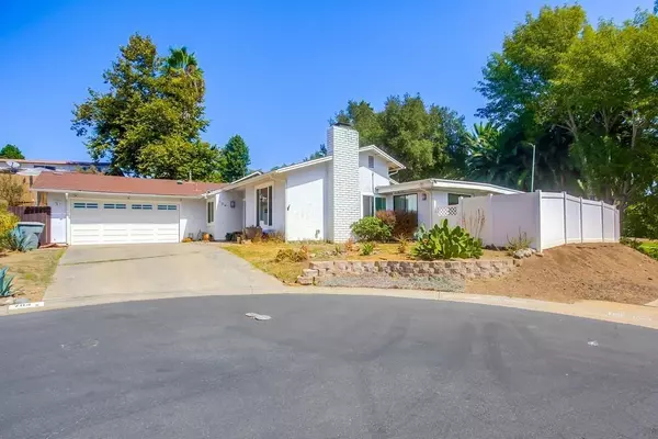 704 Old Bridge Rd, Fallbrook, CA 92028