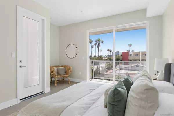 San Diego, CA 92109,1952 Hornblend St #6