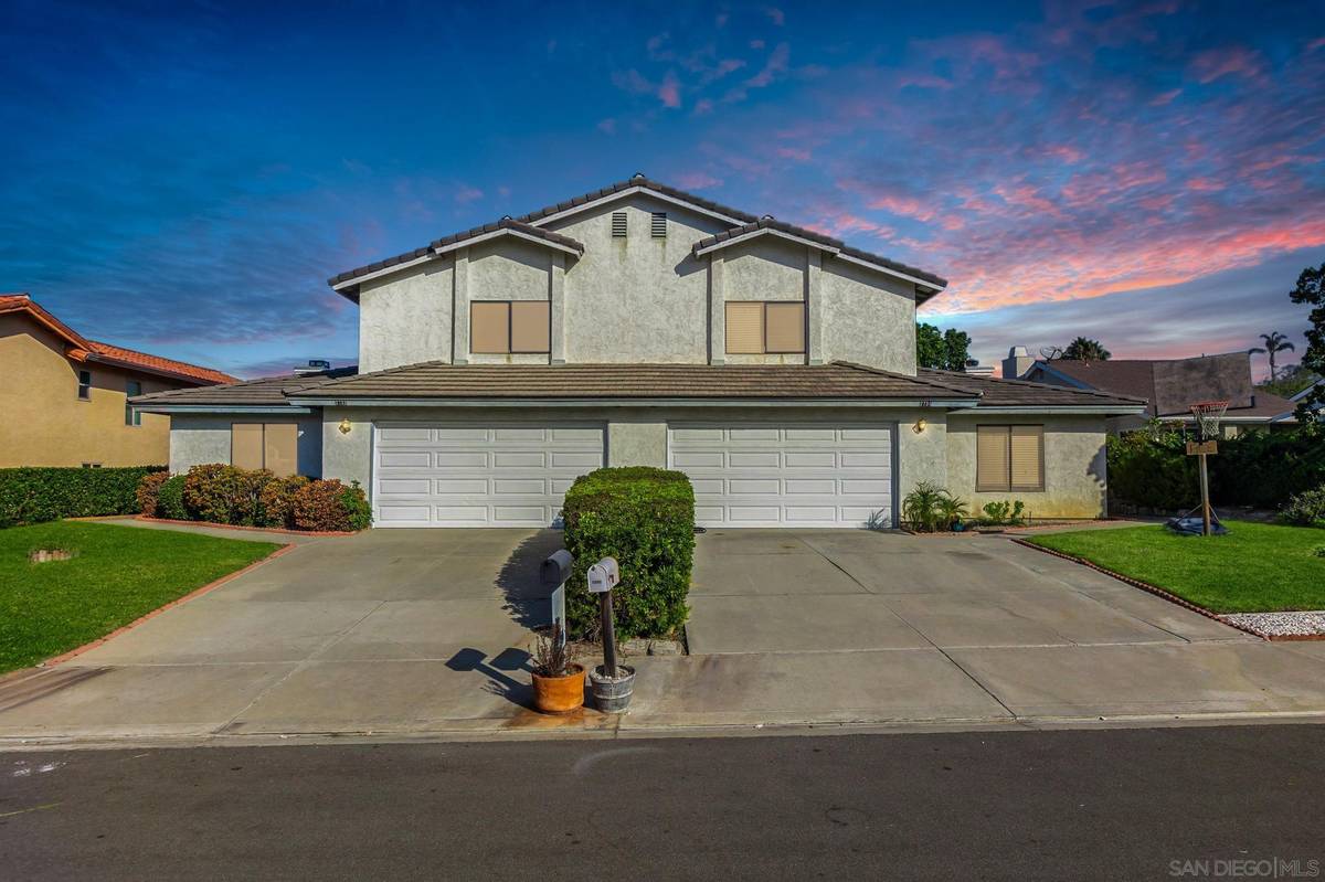 Carlsbad, CA 92009,2732-2734 Luciernaga St