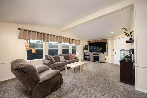 Poway, CA 92064,13313 Casa Vista St #92