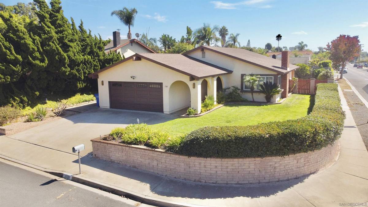 Carlsbad, CA 92008,1701 Evergreen Cir