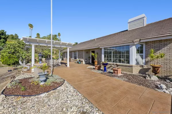 2202 Dos Lomas, Fallbrook, CA 92028