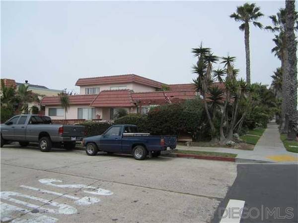 San Diego, CA 92107,2110 Sunset Cliffs Blvd #Apt.3 / Grg.2