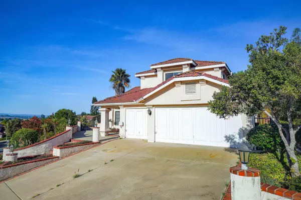 Vista, CA 92084,1320 Clear Crest Cir