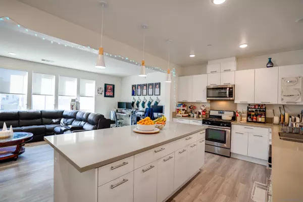 5301 Calle Rockfish #102, San Diego, CA 92154