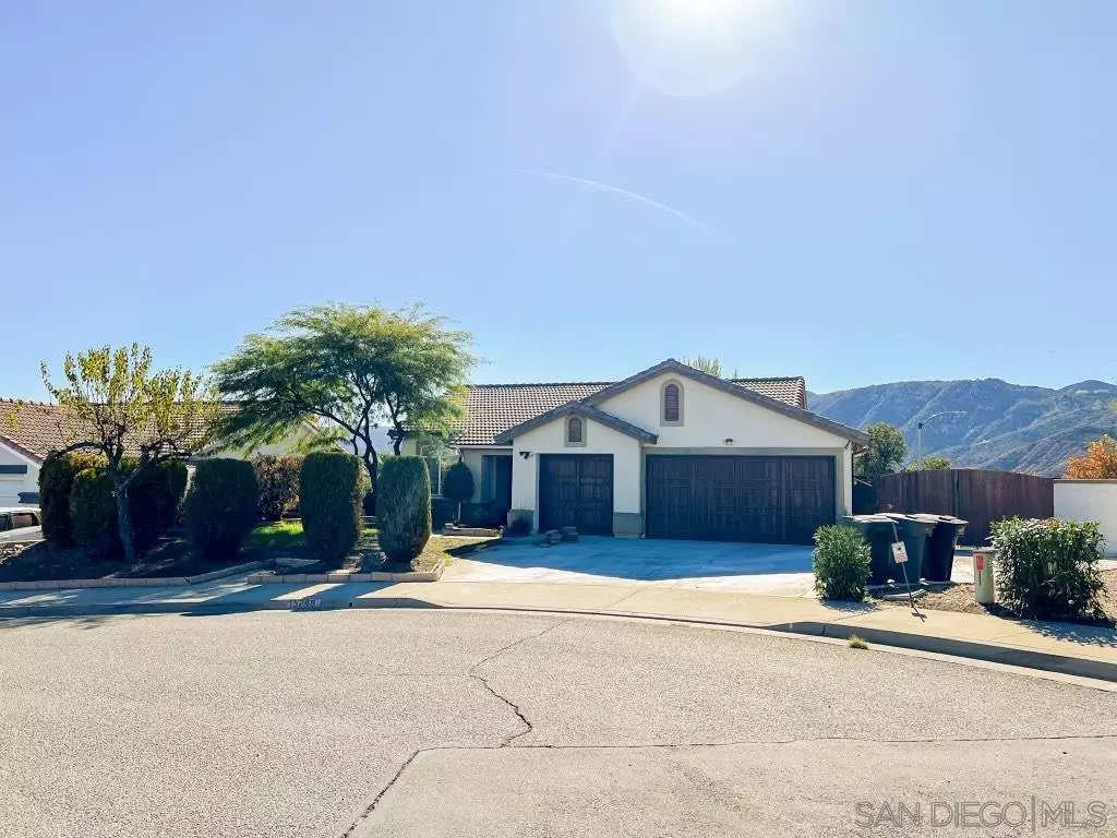 Lake Elsinore, CA 92530,15249 Lake Trail Cir.