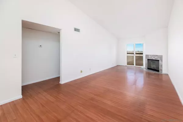 San Diego, CA 92116,4794 Arizona St #305