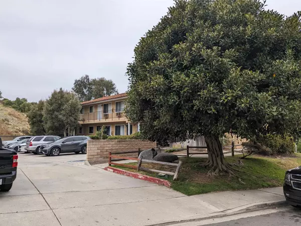 315 Pomelo Dr, Vista, CA 92081