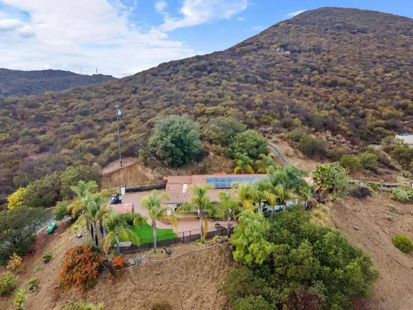 728 Rainbow Hills Rd, Fallbrook, CA 92028