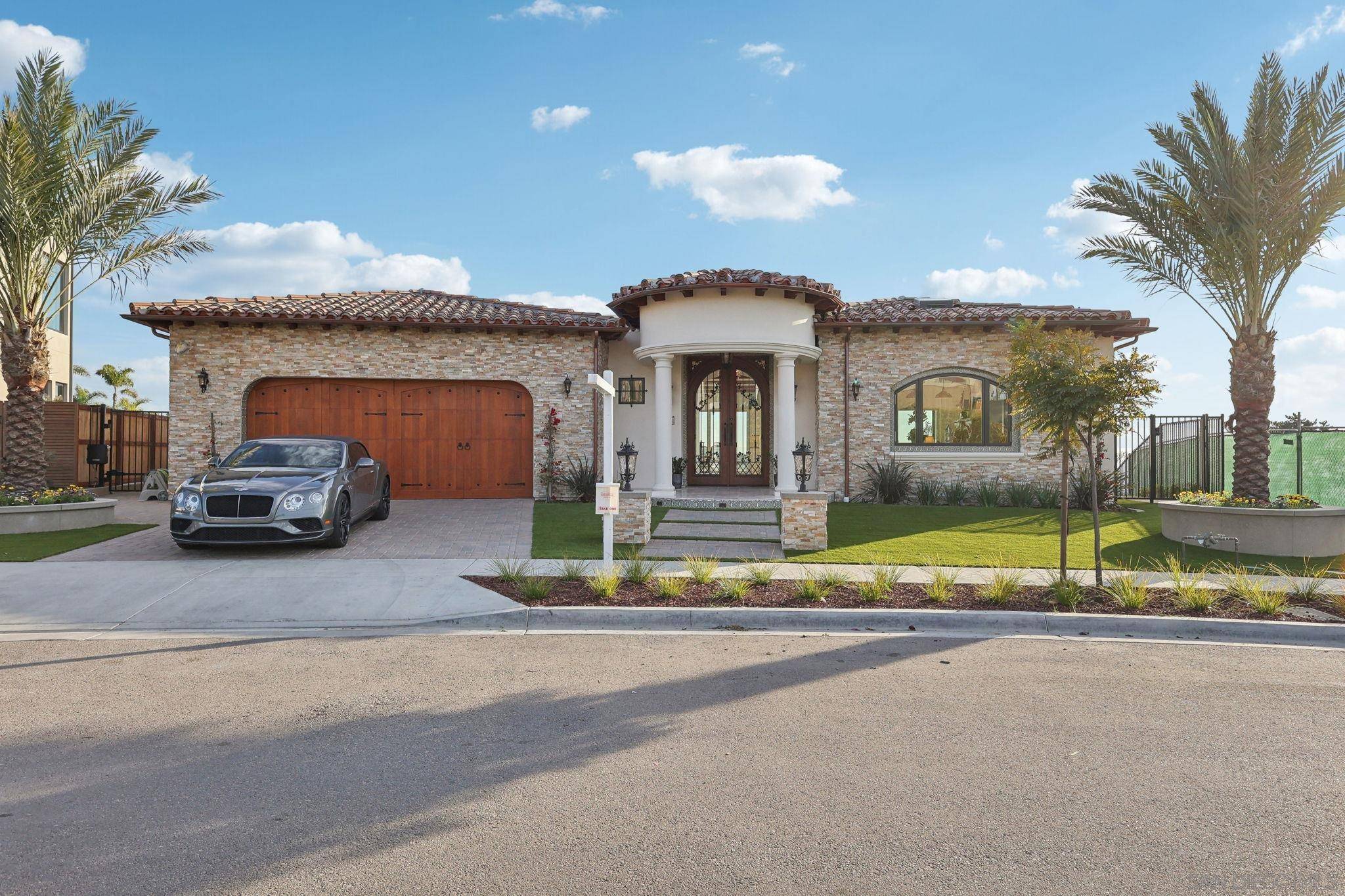San Diego, CA 92109,5114 Gordon Lane