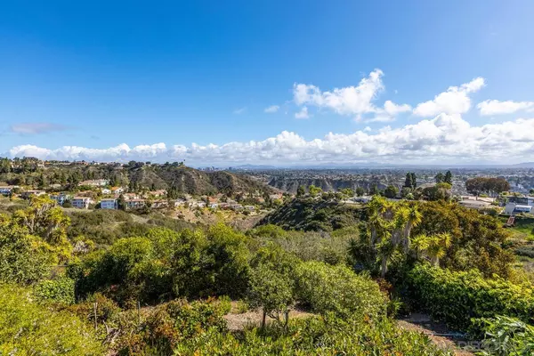 La Jolla, CA 92037,5889 Soledad Mountain Road