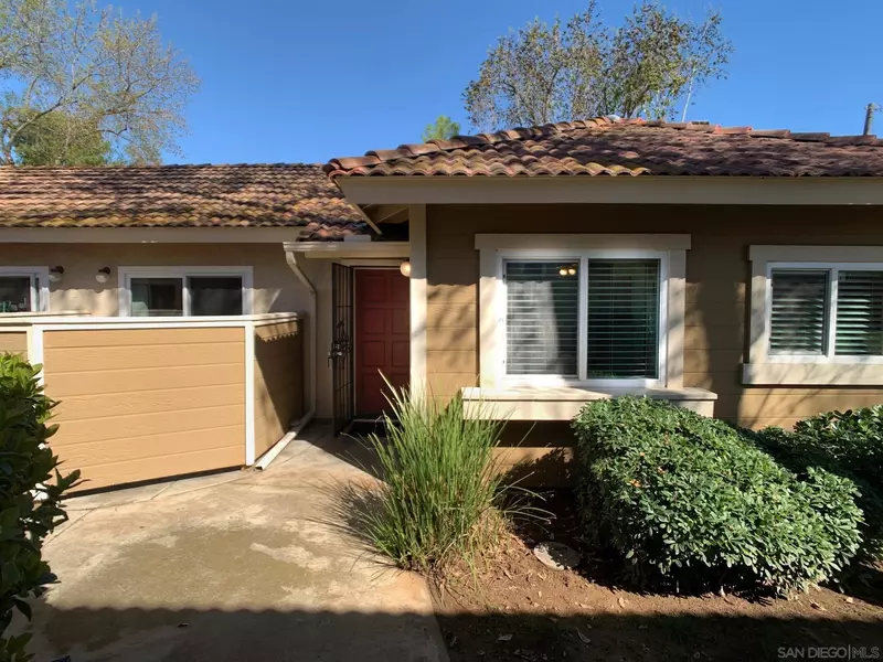 10721 LISA MEADOWS DR #B, Santee, CA 92071