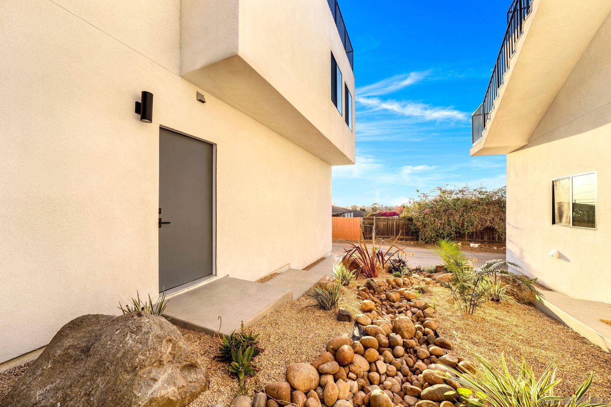 San Diego, CA 92111,2386-2394 W Jewett St
