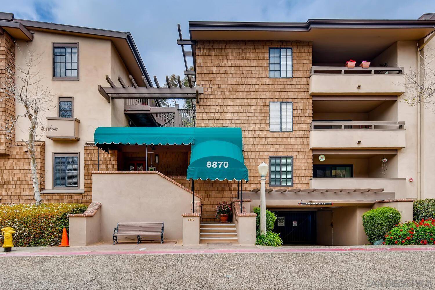 La Jolla, CA 92037,8870 Villa La Jolla Dr #210
