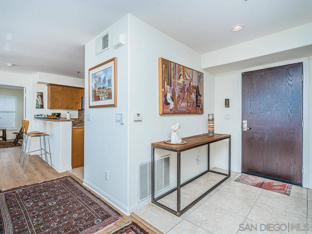 San Diego, CA 92109,924 Hornblend #302