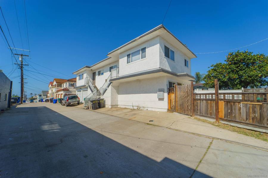 4526 Haines St, San Diego, CA 92109