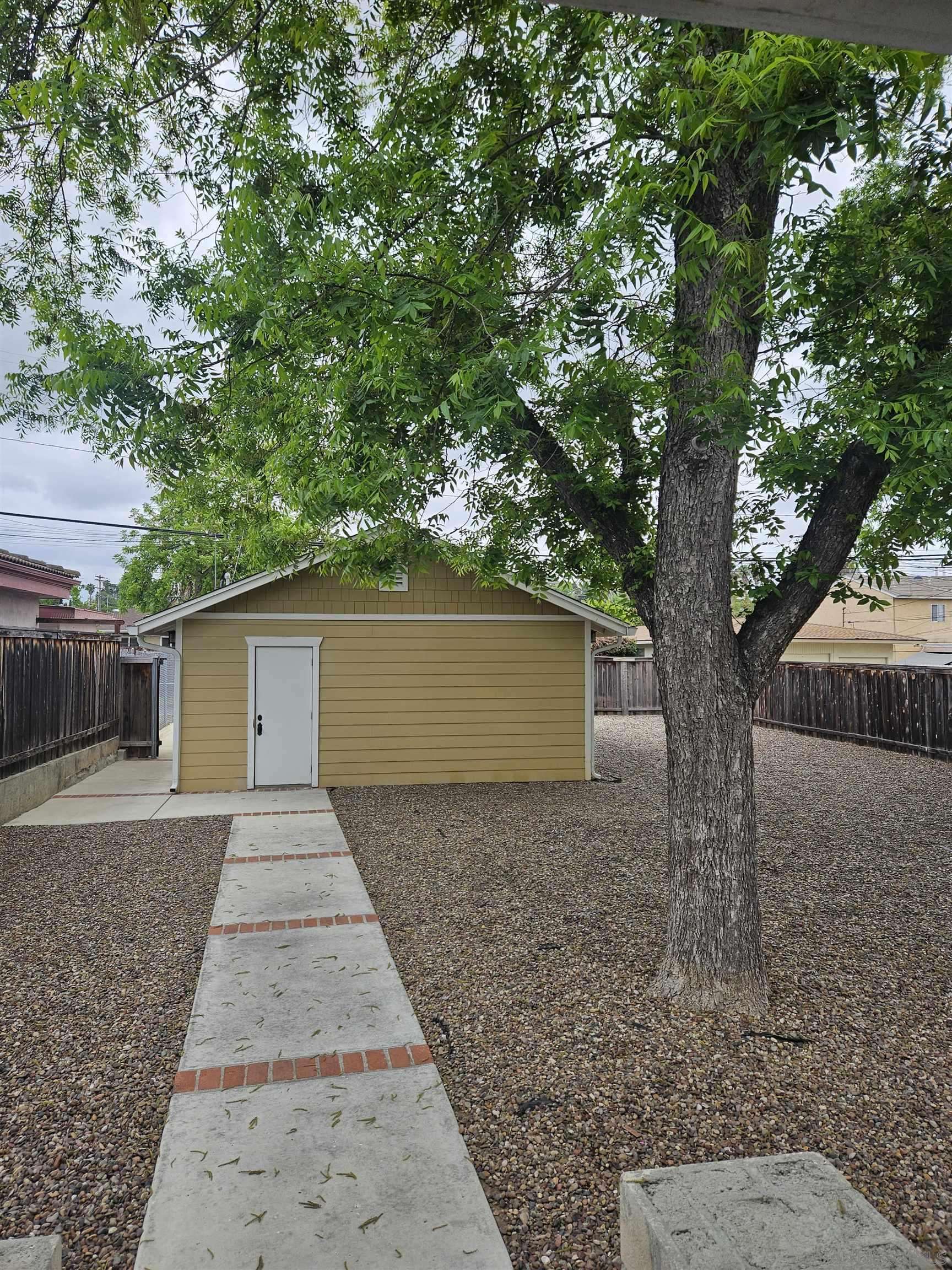 Escondido, CA 92025,1127 E Grand Ave