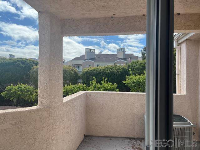 7247 Camino Degrazia #50, San Diego, CA 92111