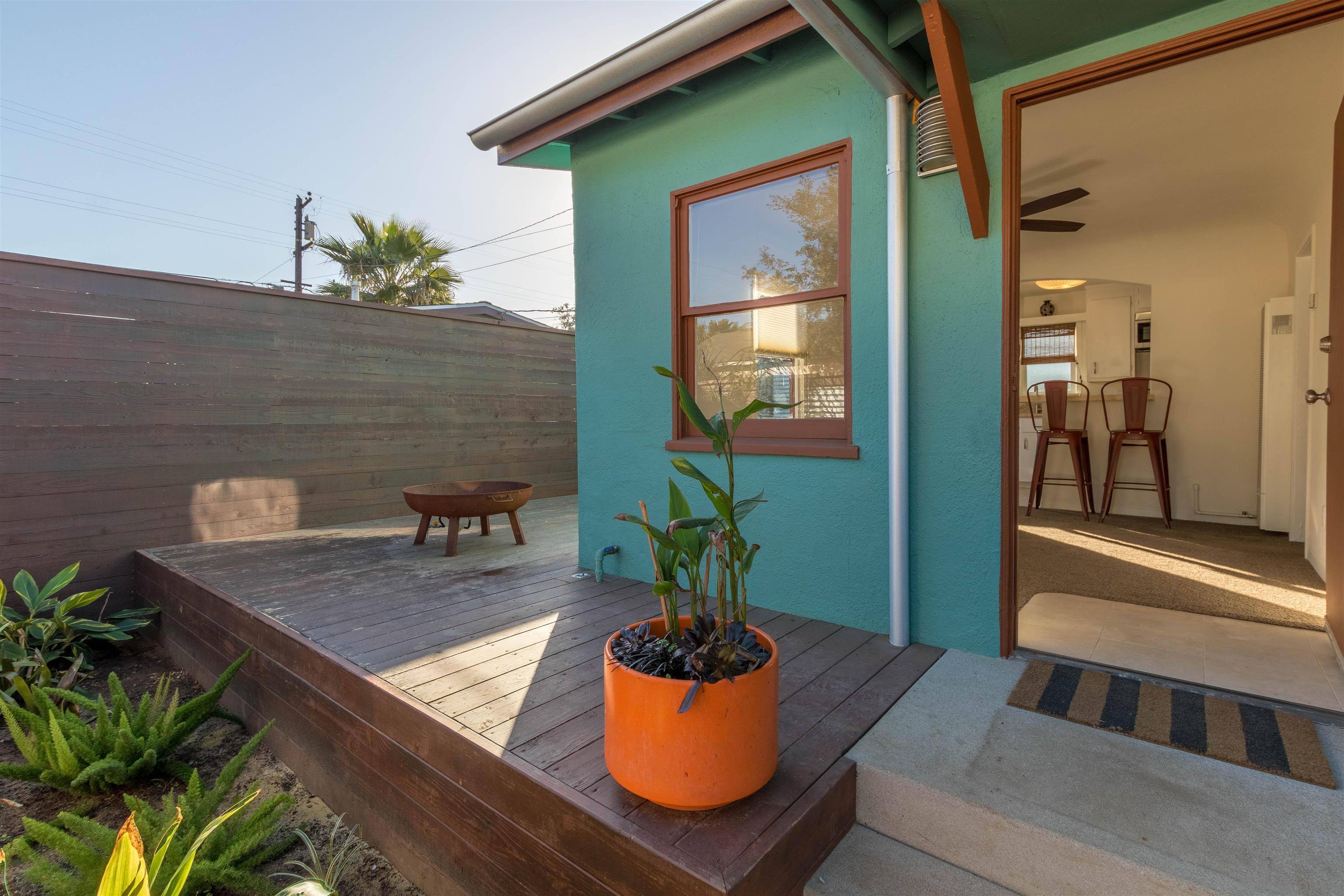 Encinitas, CA 92024,1560 N Coast Hwy 101