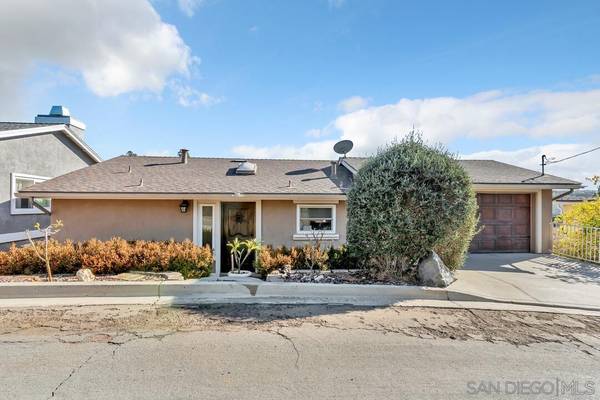 7861 Cimarron Ln, La Mesa, CA 91942