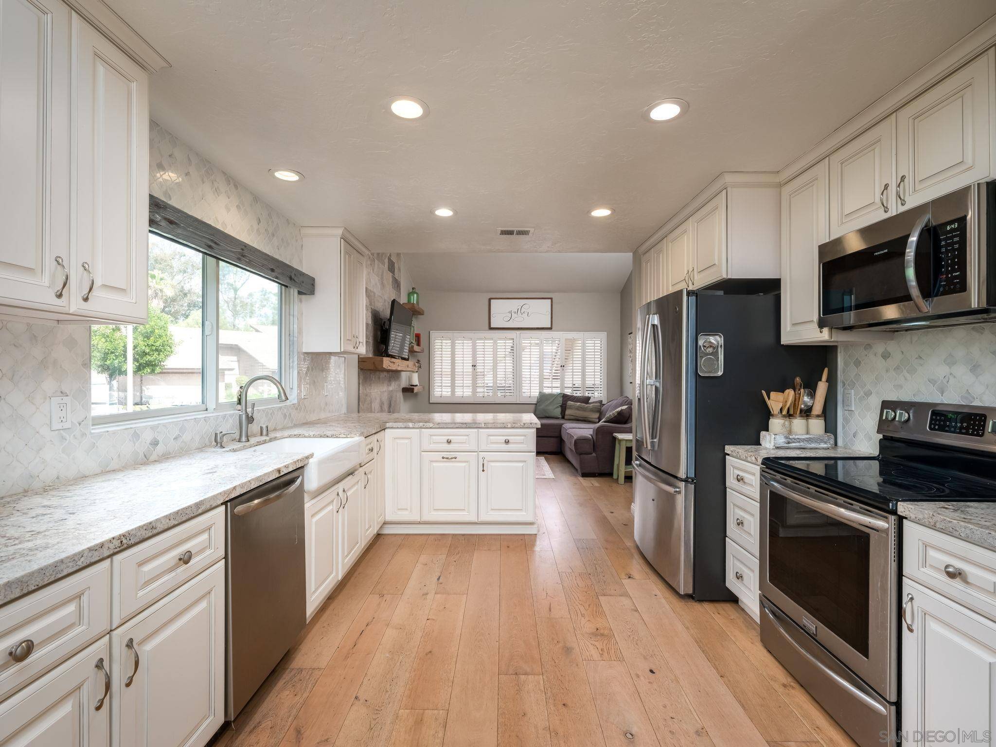 1833 Wintergreen Gln, Escondido, CA 92026