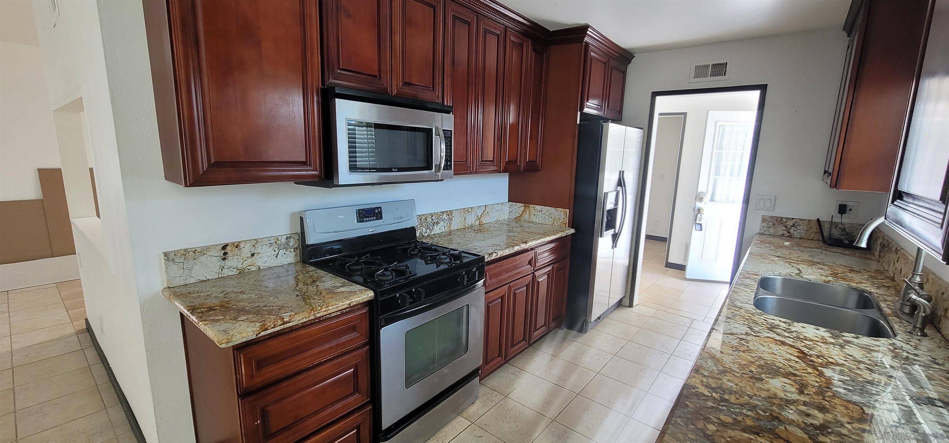 8906 Carlton Oaks Dr #Unit 1, Santee, CA 92071
