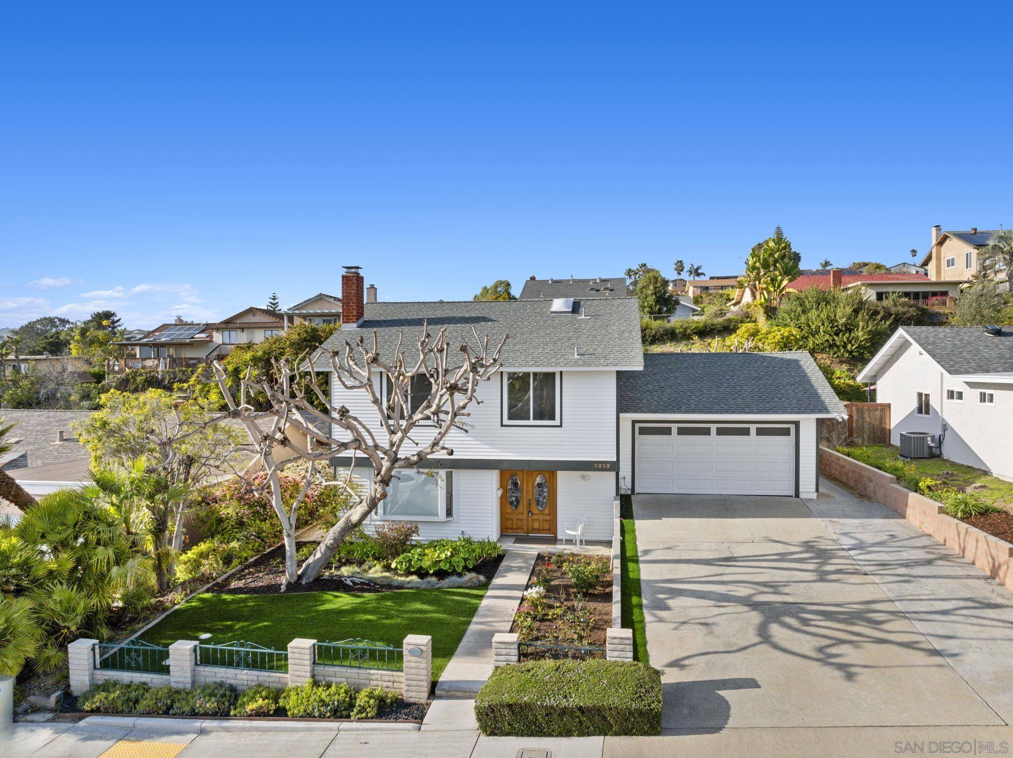 San Diego, CA 92117,3252 Eichenlaub St