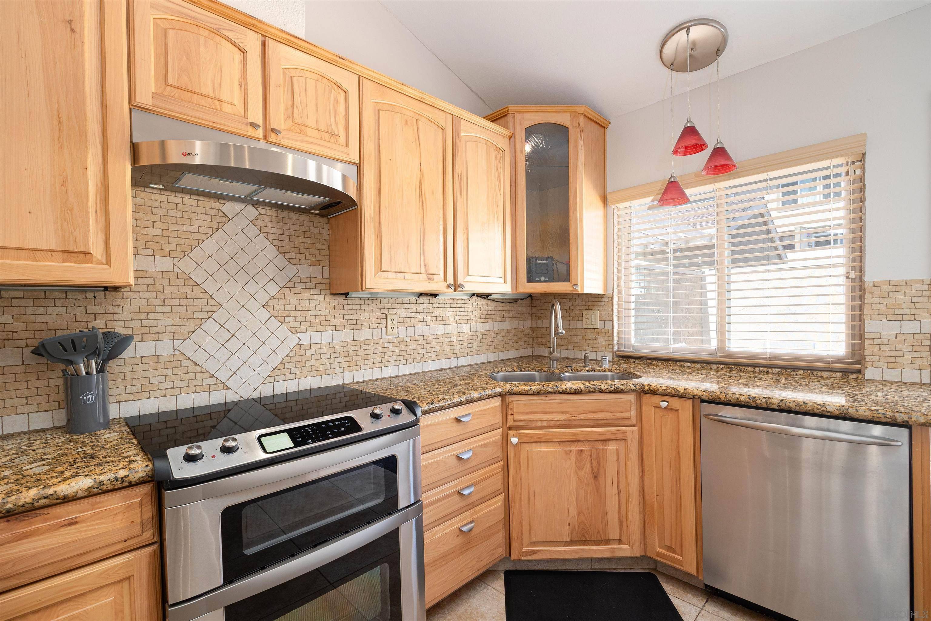 La Mesa, CA 91942,7700 Parkway Dr #4