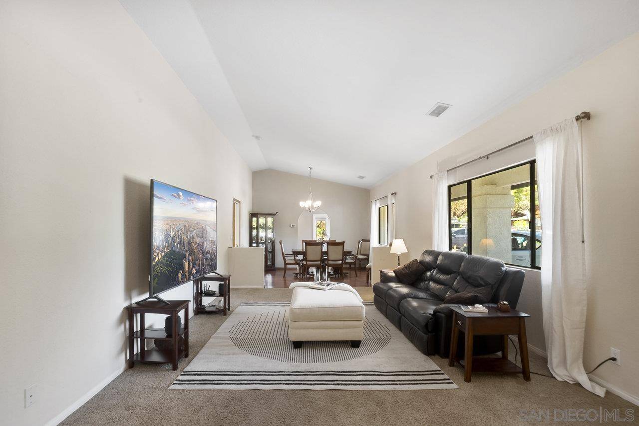 Alpine, CA 91901,2211 Honey Oak Ln