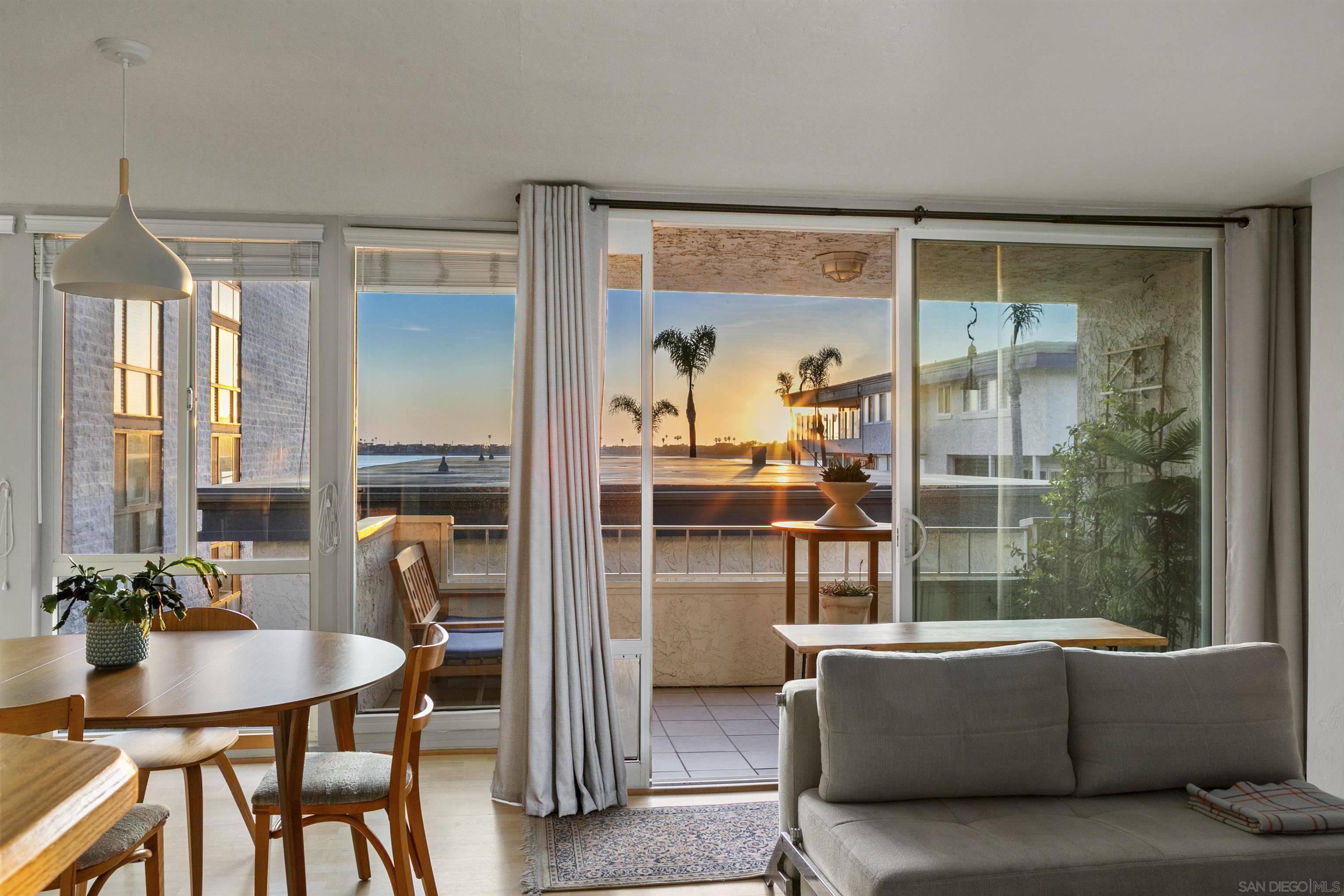 Pacific Beach, CA 92109,3920 Riviera Dr #H