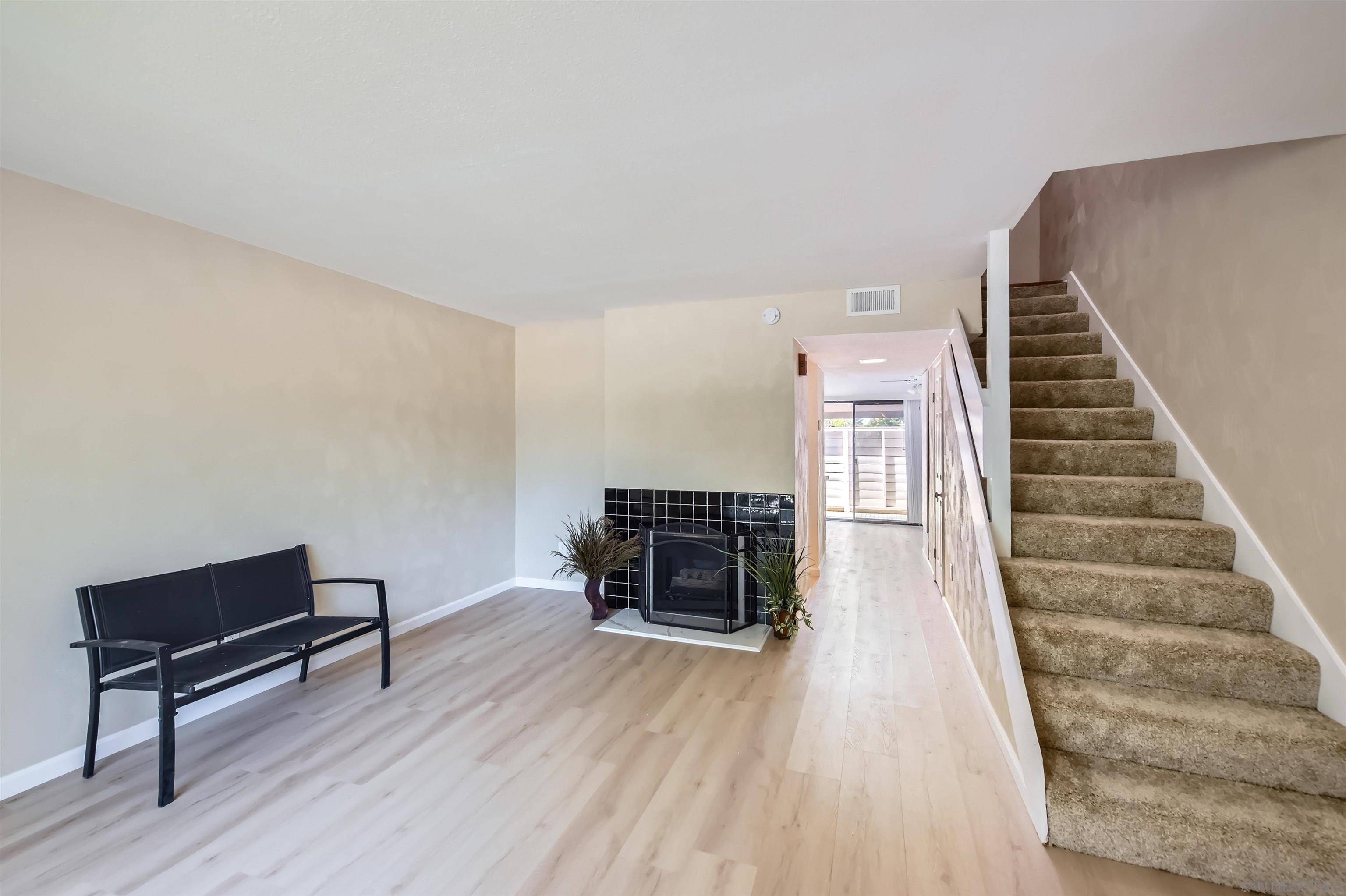 San Diego, CA 92123,9289 Village Glen Dr #112