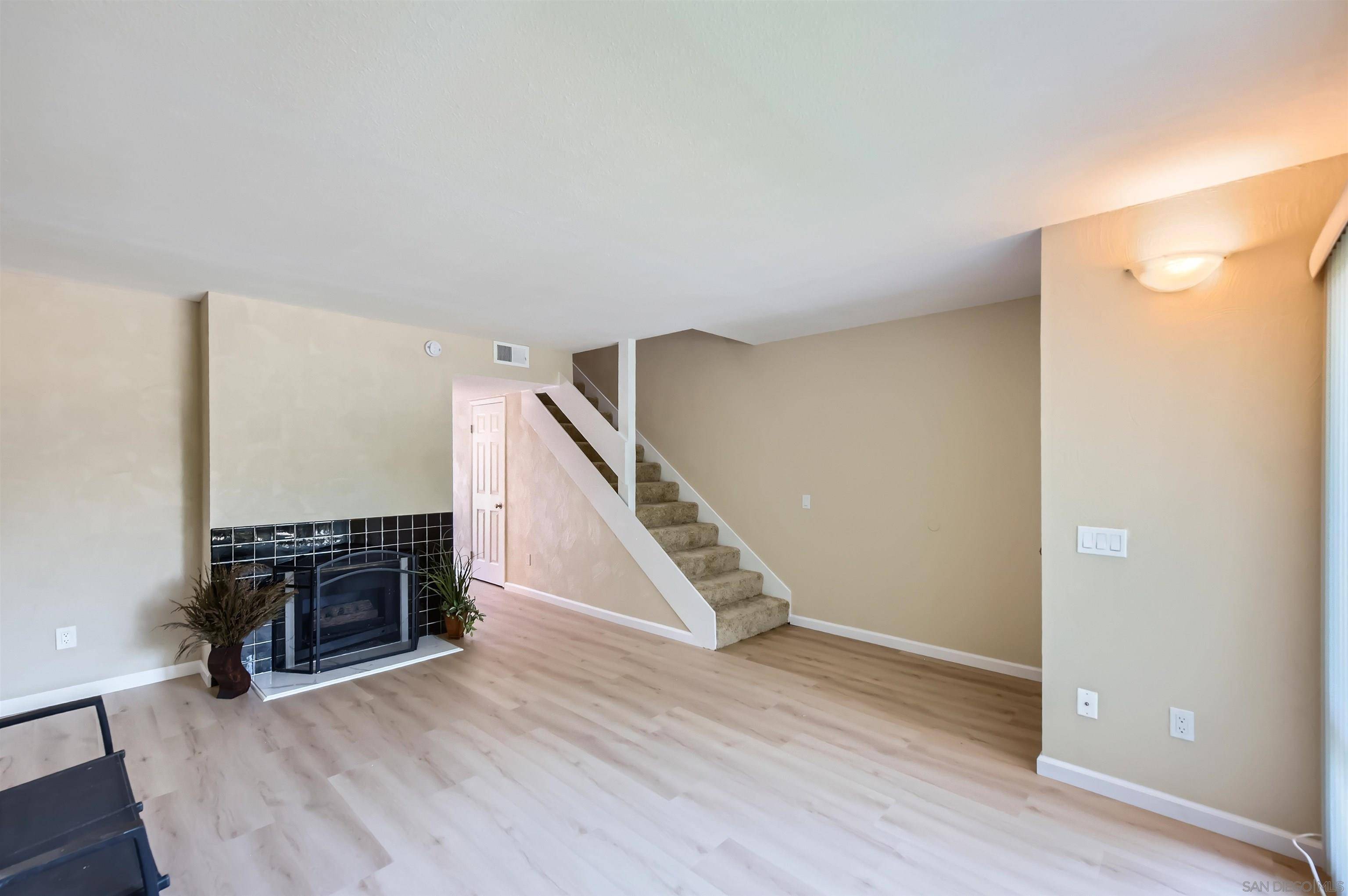 San Diego, CA 92123,8298 Village Glen Dr #112