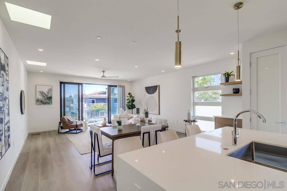 Imperial Beach, CA 91932,121 Date Ave