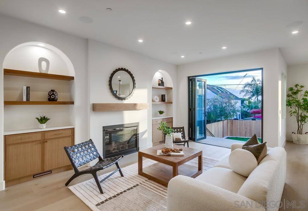 La Jolla, CA 92037,5522 Beaumont Ave