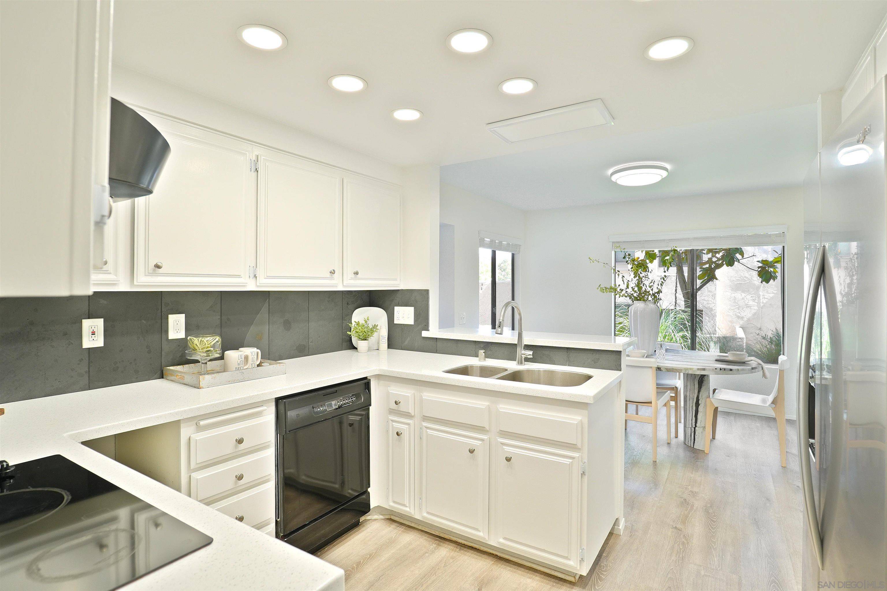 San Diego, CA 92122,4485 Via Amable