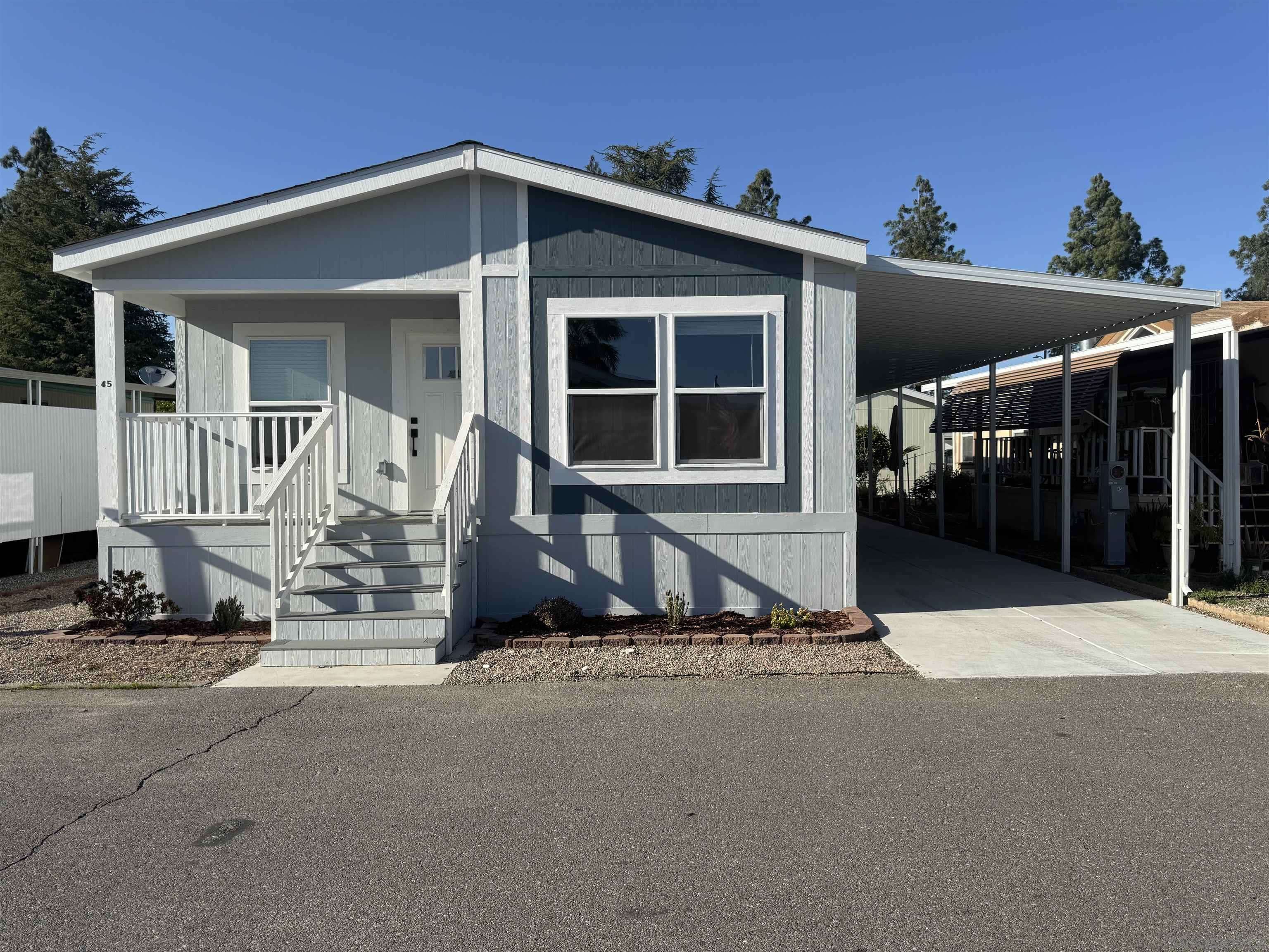 725 W Thornton Ave #45, Hemet, CA 92543