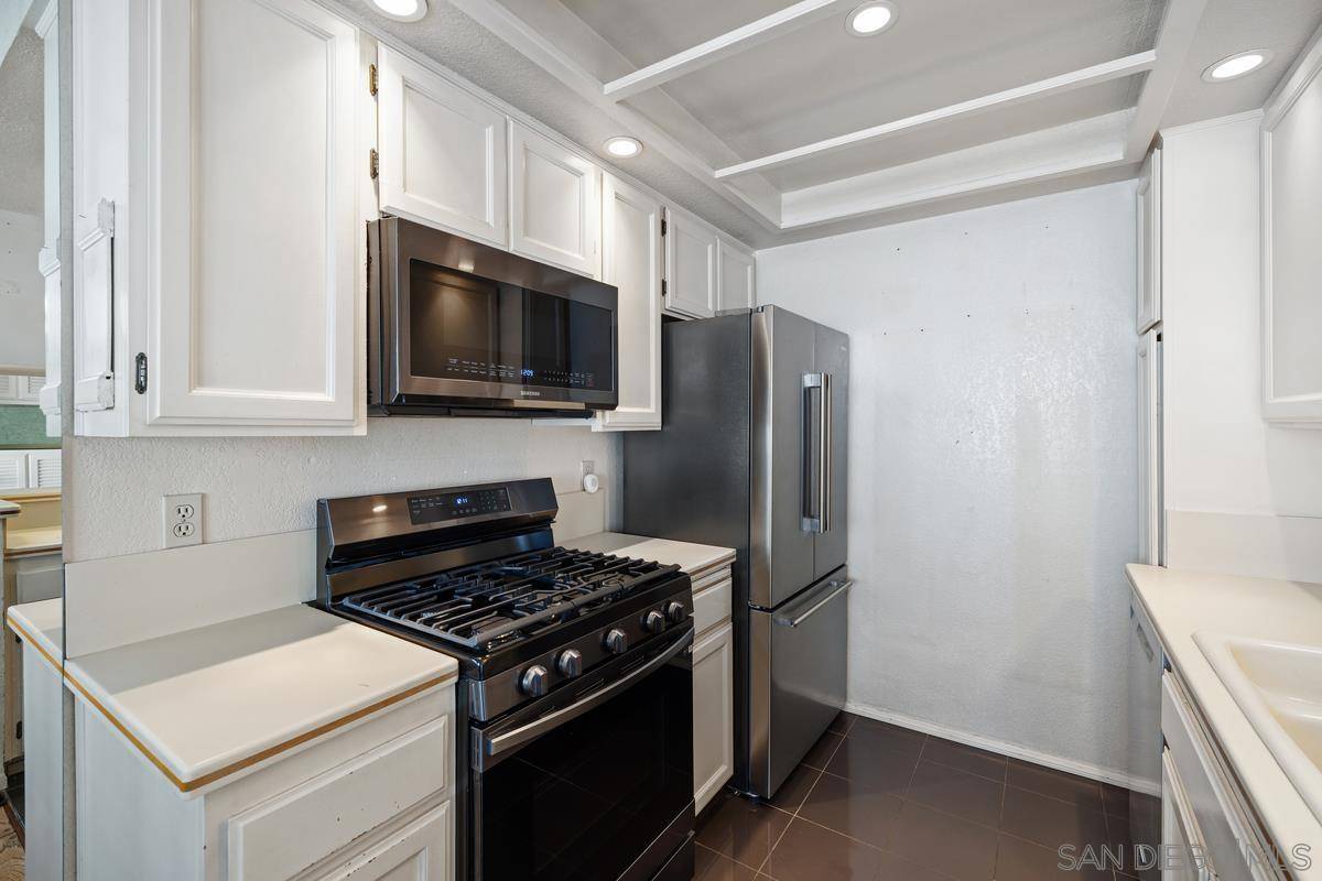 San Diego, CA 92103,2955 Columbia St #5