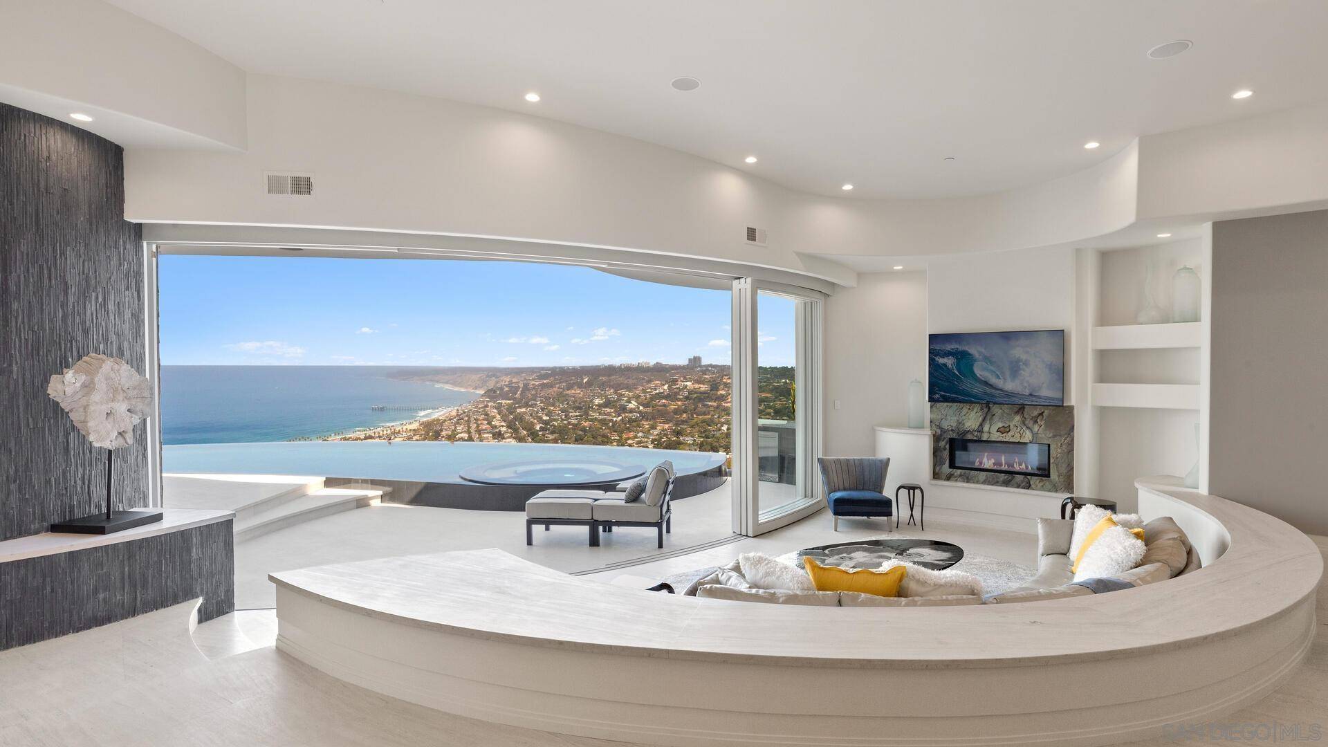 La Jolla, CA 92037,7451 Hillside Dr