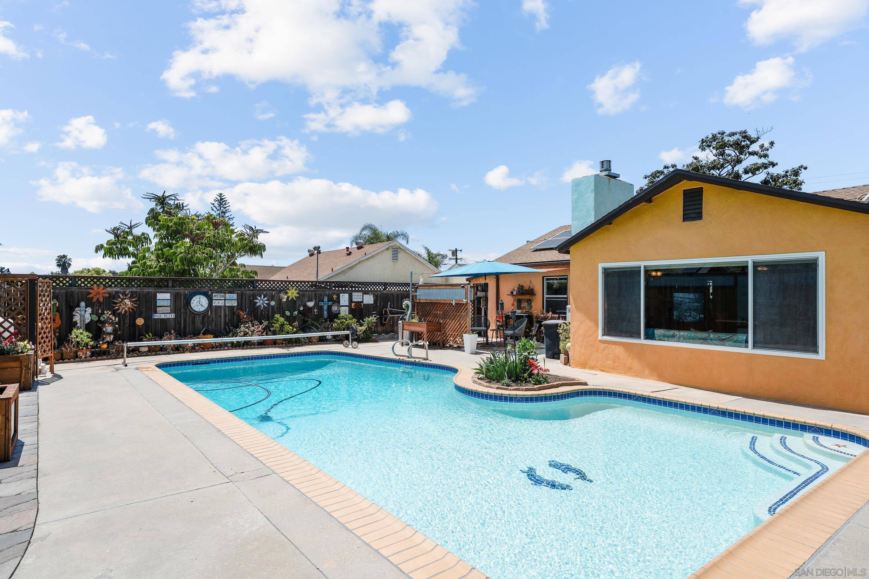 La Mesa, CA 91941,3879 Capitol St