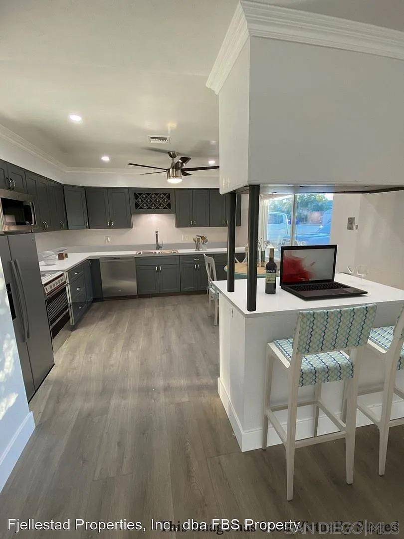 La Mesa, CA 91942,4875-77 Normandie