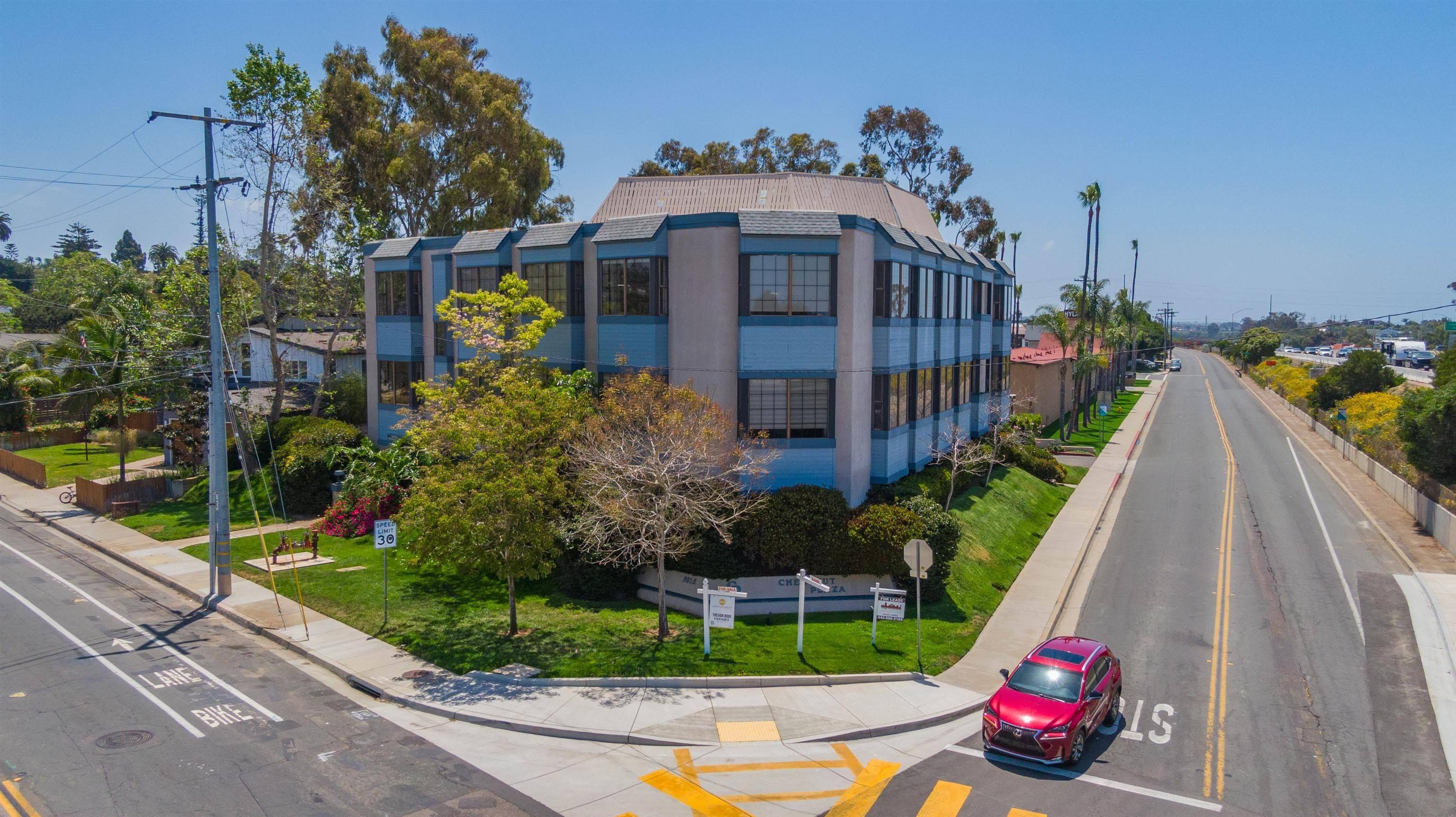 1015 Chestnut Ave, Carlsbad, CA 92008