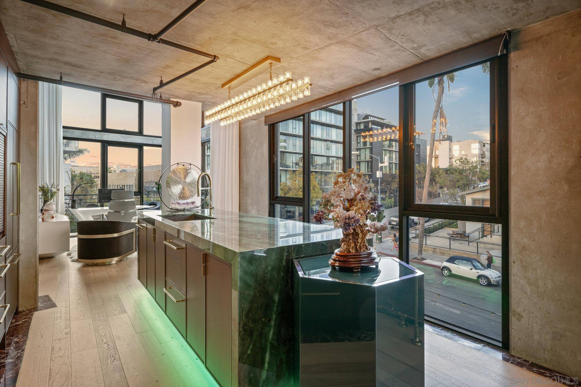 San Diego, CA 92101,1780 Kettner Blvd #305