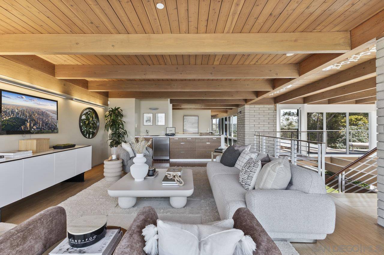 Encinitas, CA 92024,1635 Gascony Rd