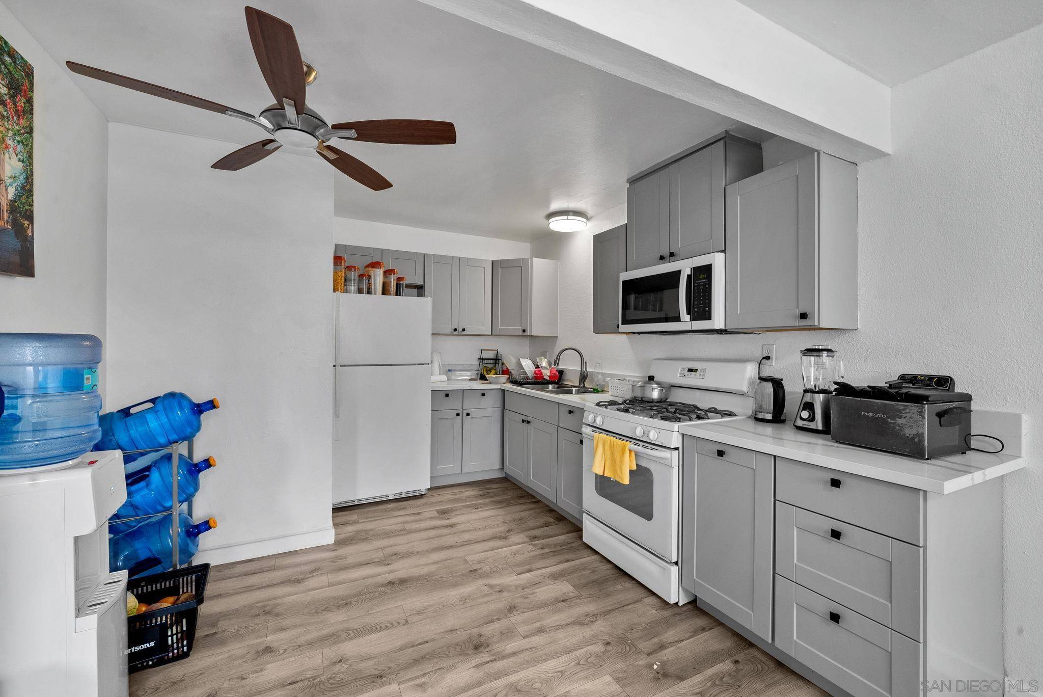 San Diego, CA 92105,5872 Streamview Streamview Dr