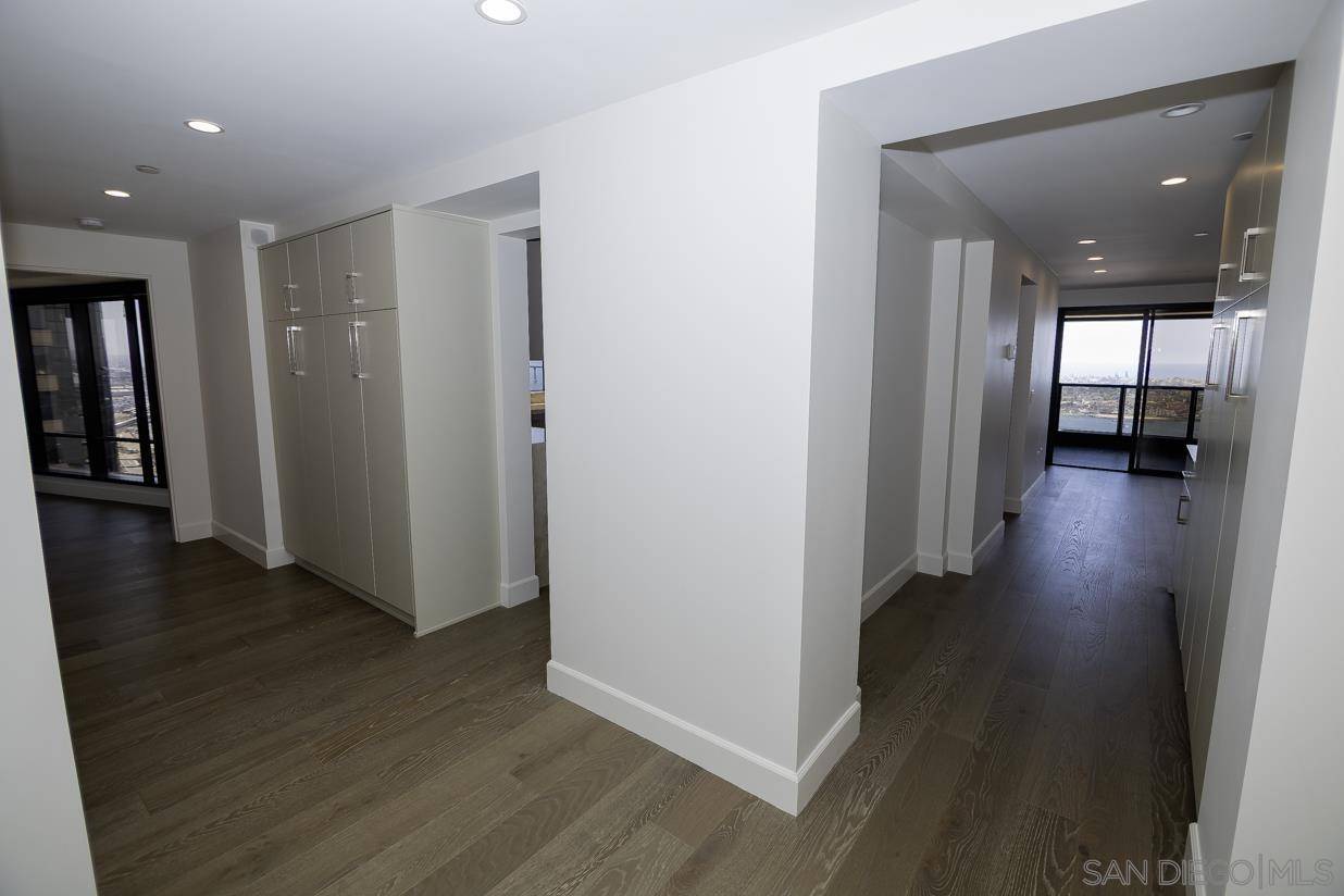 San Diego, CA 92101,100 Harbor Drive #3305/6