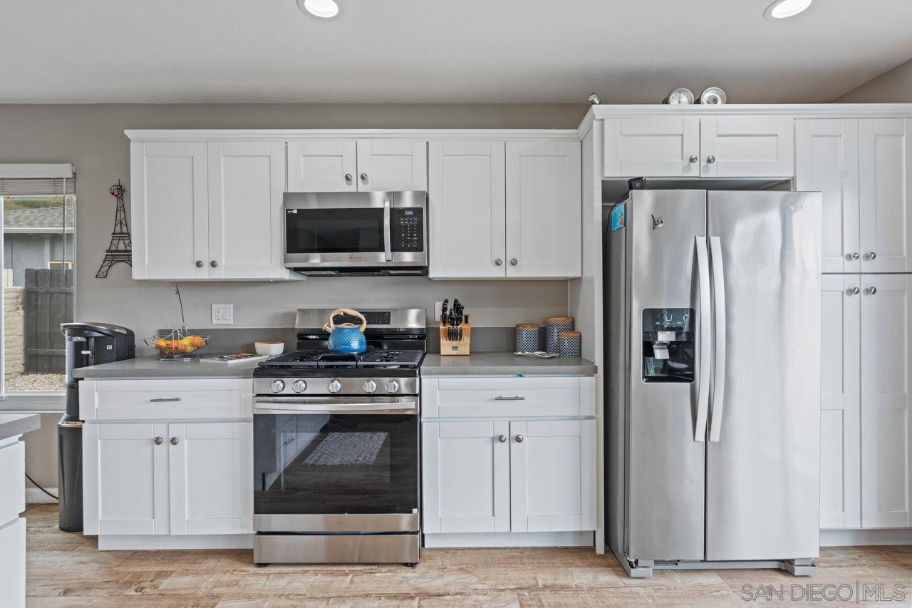 Poway, CA 92064,13637 Los Olivos Ave