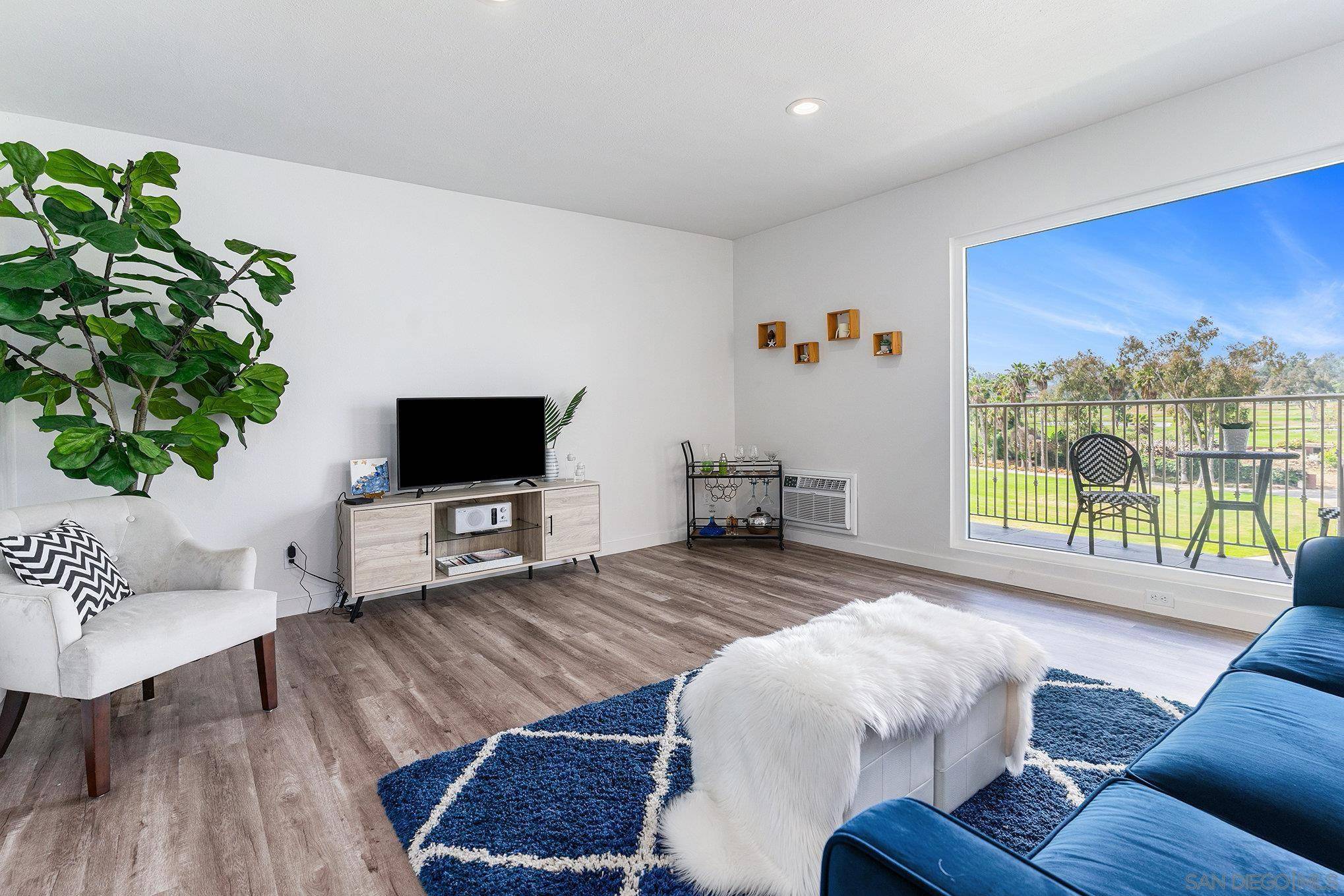 Carlsbad, CA 92009,2348 La Costa Avenue #312