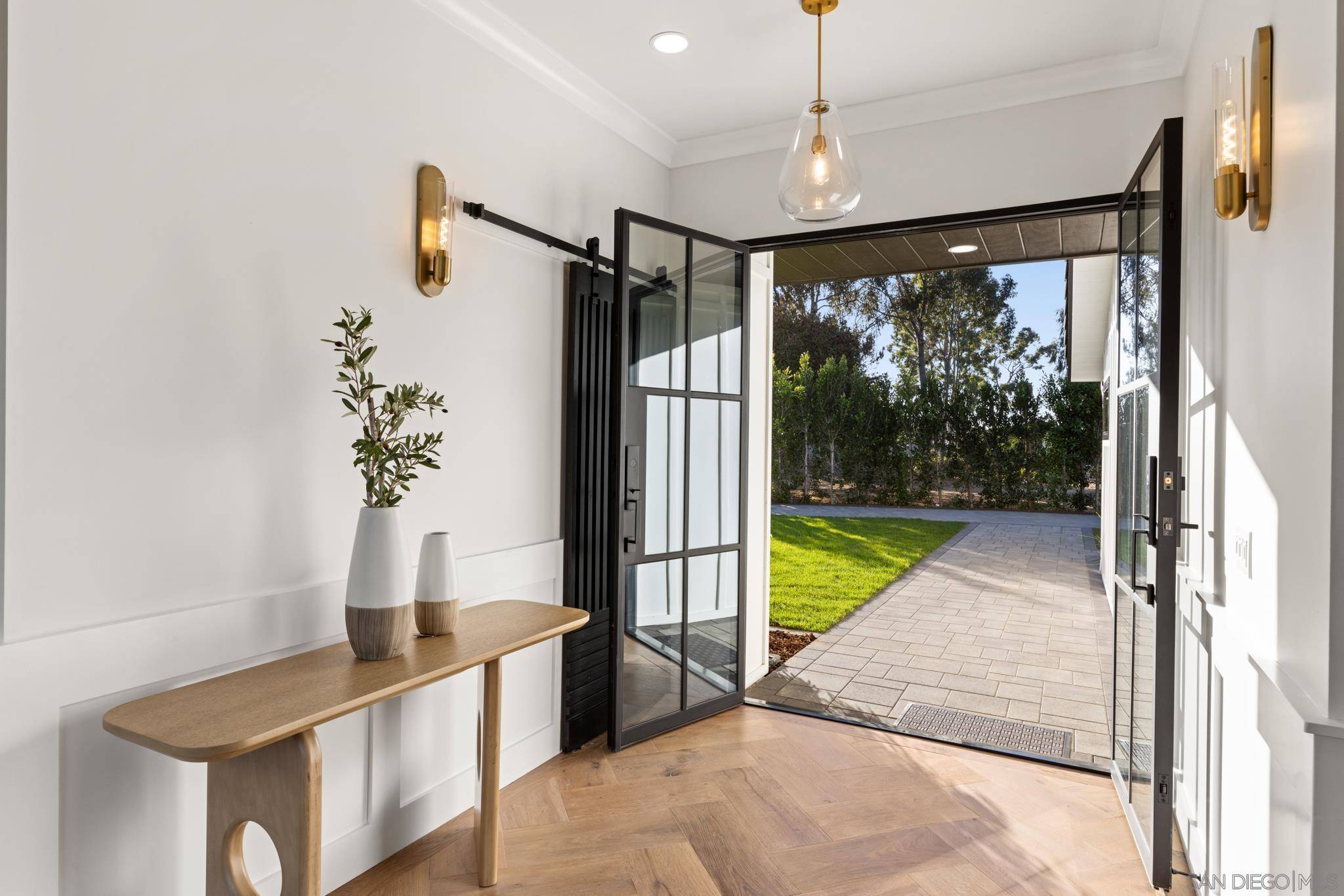 2975 Woodford Drive, La Jolla, CA 92037
